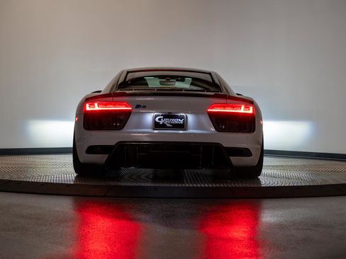 Used 2017 Audi R8 V10 plus w/ Full Leather Package image 24