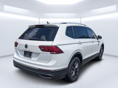 Used 2022 Volkswagen Tiguan SE FWD image 3