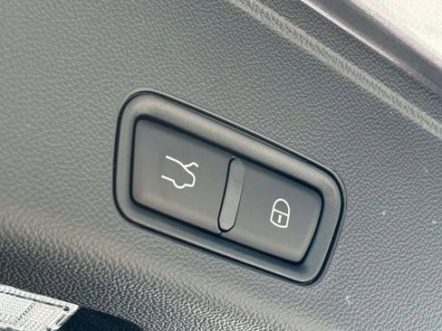 New 2025 Maserati Grecale GT image 38