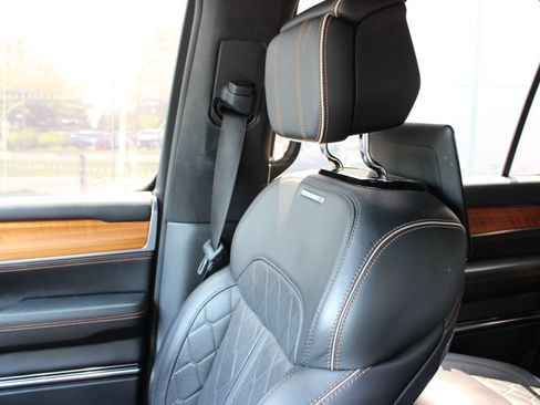 Used 2022 Jeep Grand Wagoneer Series III w/ Rear Seat Video Group 1 AWD/4WD image 9
