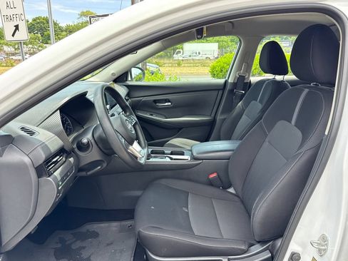 Certified 2025 Nissan Sentra SV FWD image 9
