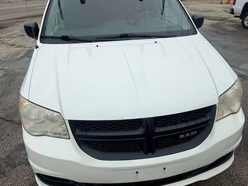 Used 2014 RAM C/V Tradesman image 2