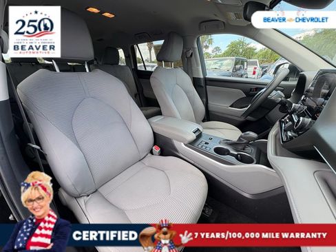Used 2023 Toyota Highlander L FWD image 27