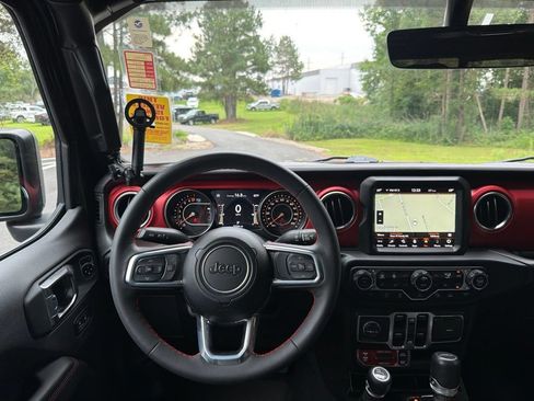 Used 2023 Jeep Gladiator Rubicon w/ Cold Weather Group AWD/4WD image 10