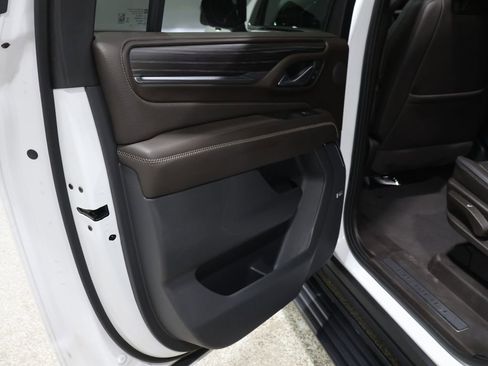 Used 2024 GMC Yukon XL Denali w/ Denali Reserve Package image 18