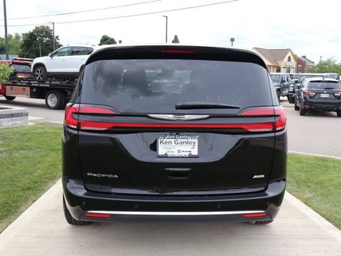 Used 2026 Chrysler Pacifica Select AWD/4WD image 36