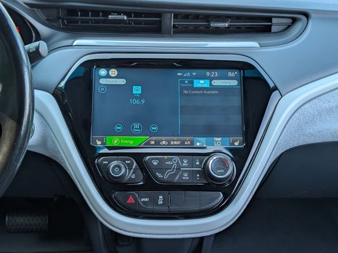 Used 2019 Chevrolet Bolt Premier w/ Infotainment Package FWD image 25