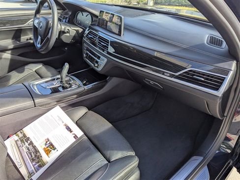 Used 2019 BMW 740i image 22
