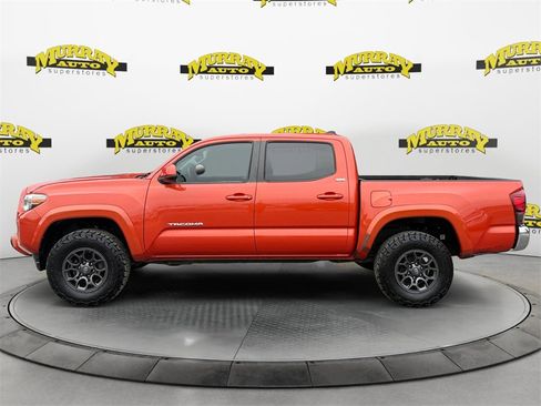 Used 2018 Toyota Tacoma TRD Off-Road image 2