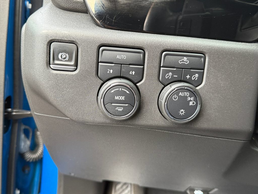 Used 2022 Chevrolet Silverado 1500 LT AWD/4WD image 21