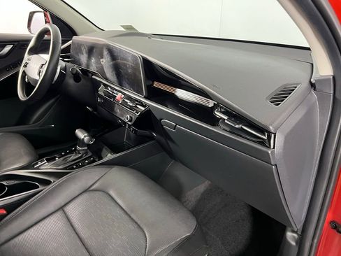 Used 2023 Kia Niro SX image 33