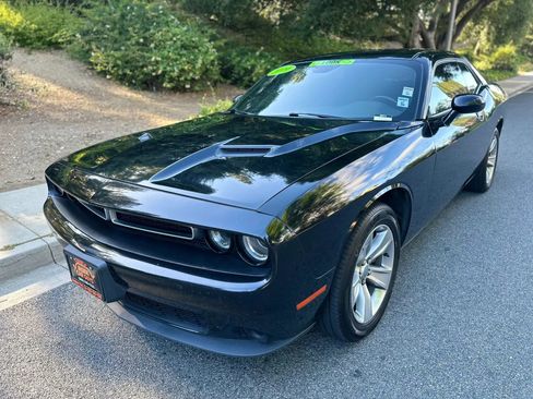 Used 2019 Dodge Challenger SXT image 15