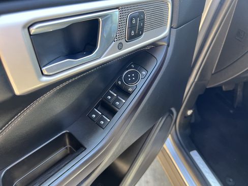 Used 2020 Ford Explorer Limited image 14