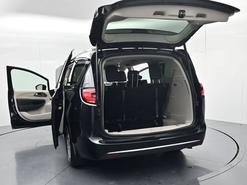 Used 2022 Chrysler Pacifica Touring-L FWD image 60