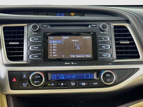 Used 2015 Toyota Highlander Plus AWD/4WD image 14