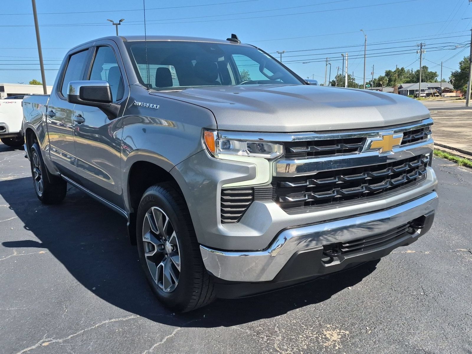 Used 2023 Chevrolet Silverado 1500 LT AWD/4WD image 3