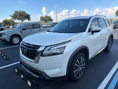 Used 2022 Nissan Pathfinder Platinum w/ Cargo Package FWD image 12