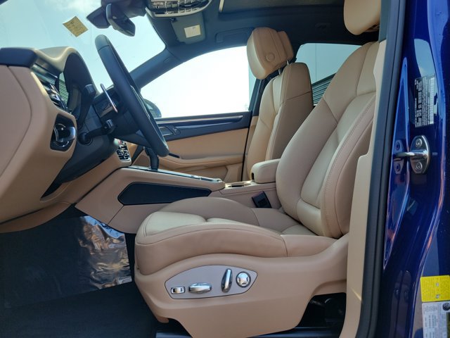 Used 2026 Porsche Macan AWD/4WD image 23