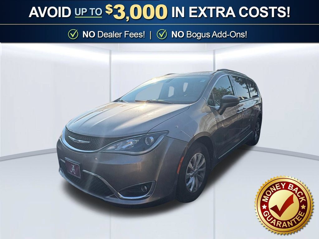 Used 2017 Chrysler Pacifica Touring-L FWD image 1