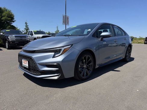 Used 2024 Toyota Corolla XSE FWD image 4