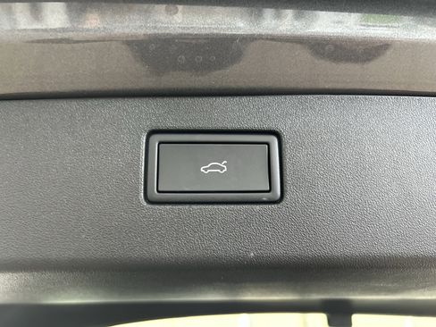 Certified 2025 Volkswagen Tiguan SE image 26