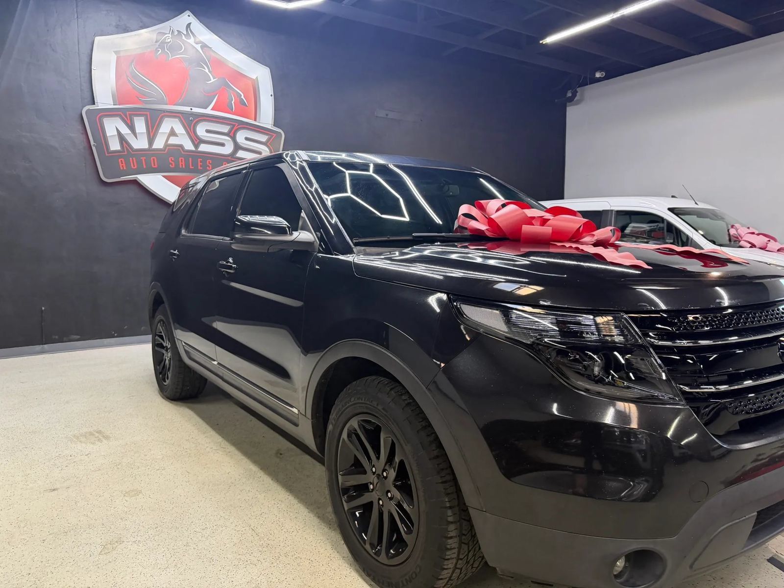 Used 2015 Ford Explorer XLT w/ Equipment Group 202B FWD image 5