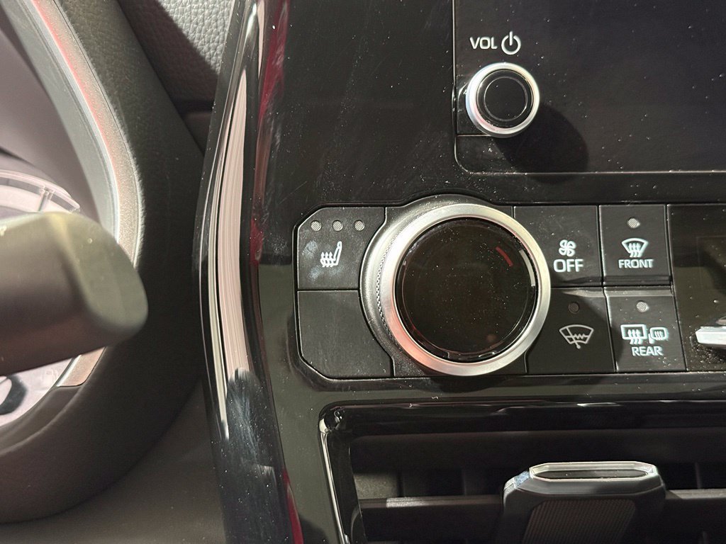 Used 2025 Toyota Highlander XLE AWD/4WD image 31