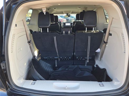 Used 2023 Chrysler Pacifica Touring-L image 19