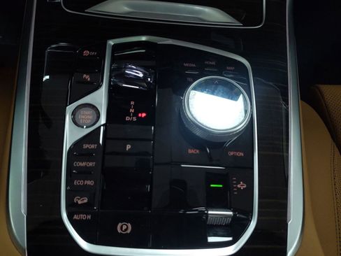 Used 2025 BMW X7 xDrive40i w/ Premium Package image 15