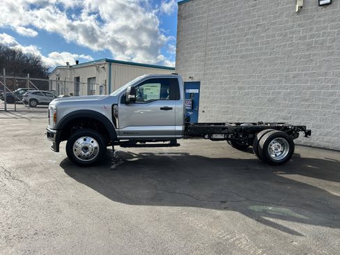 New 2026 Ford F550 4x4 Regular Cab Super Duty w/ XLT Value Package image 5