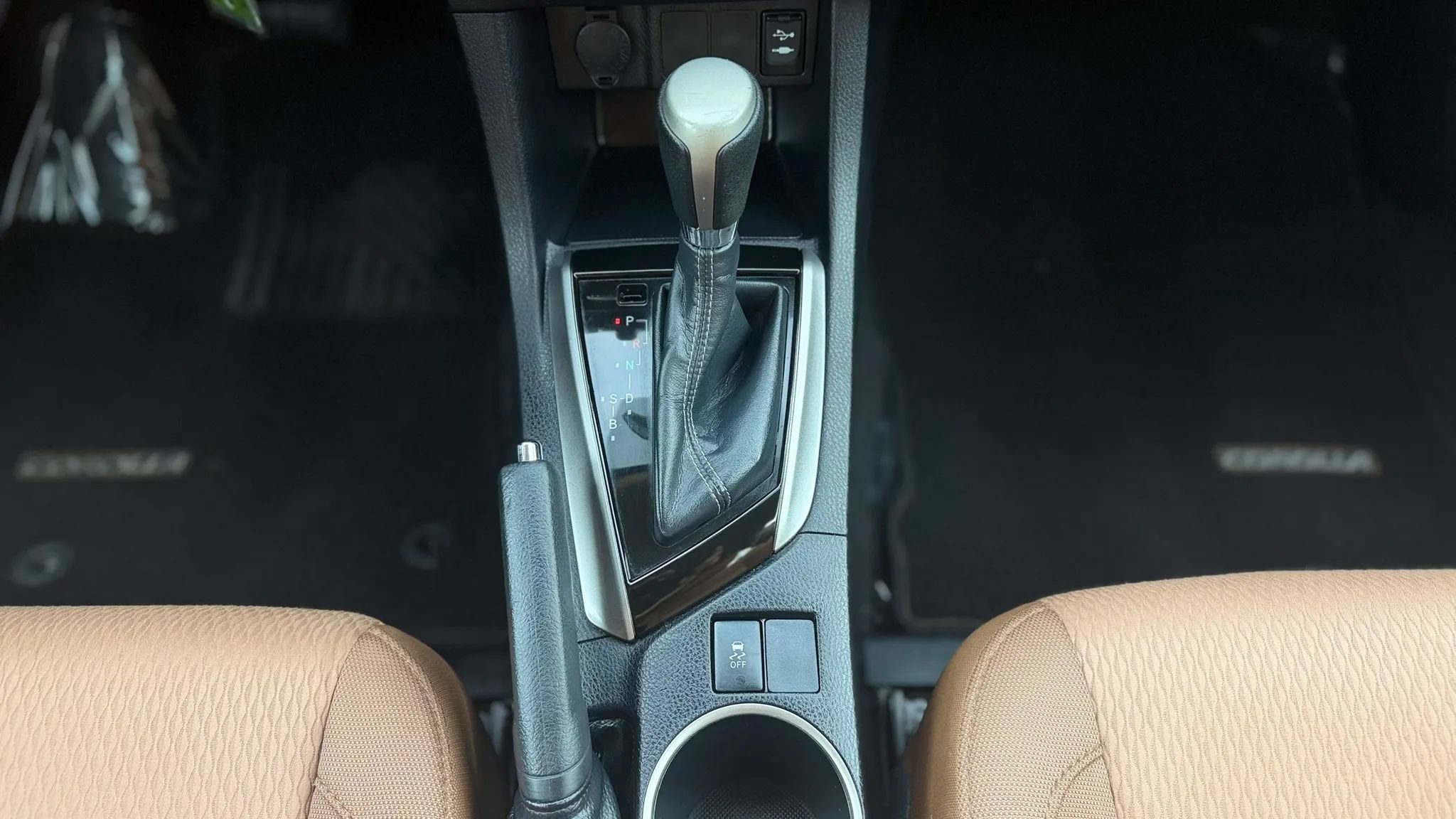 Used 2015 Toyota Corolla LE FWD image 28