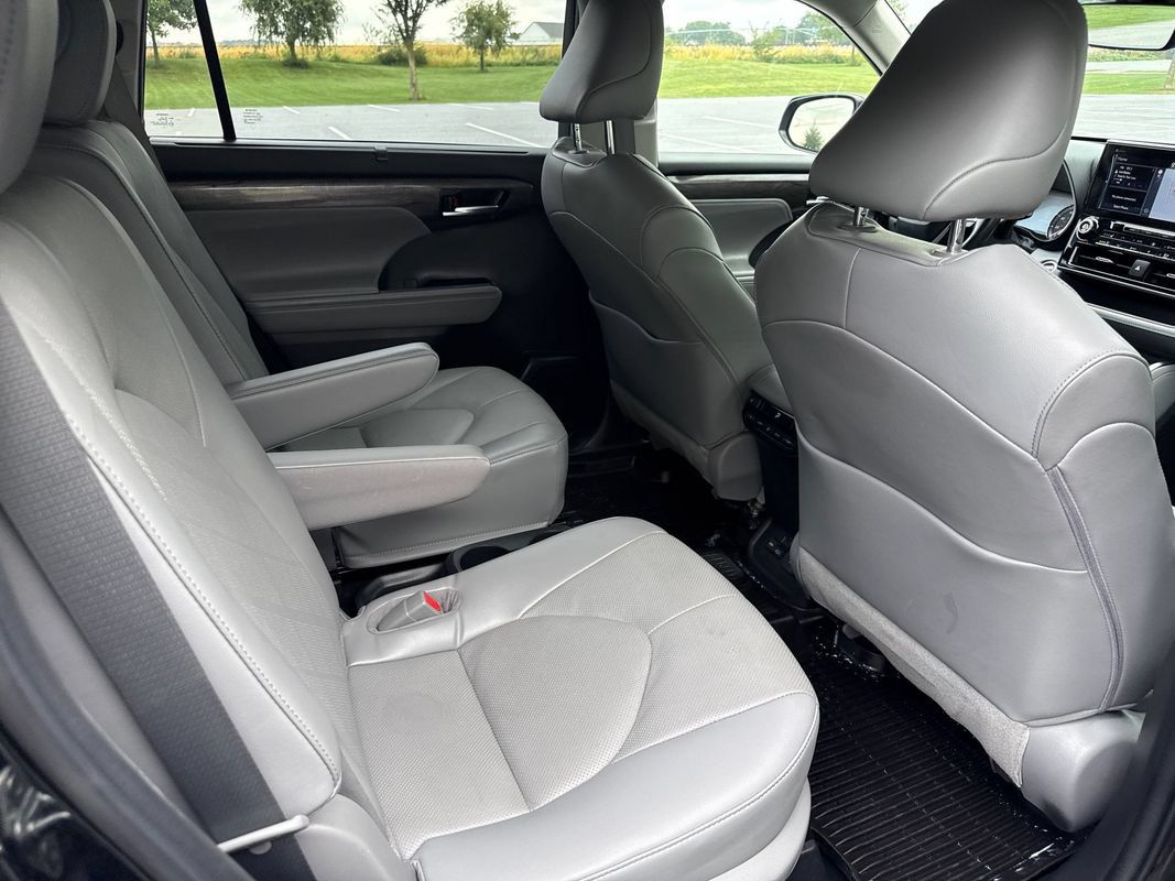 Used 2022 Toyota Highlander Platinum AWD/4WD image 14