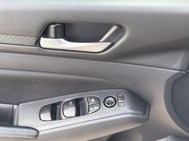 Used 2025 Nissan Altima 2.5 SV FWD image 21