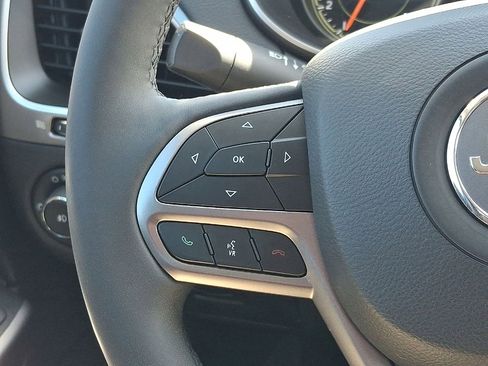 Certified 2022 Jeep Cherokee Latitude Lux w/ Mopar Interior Package image 17