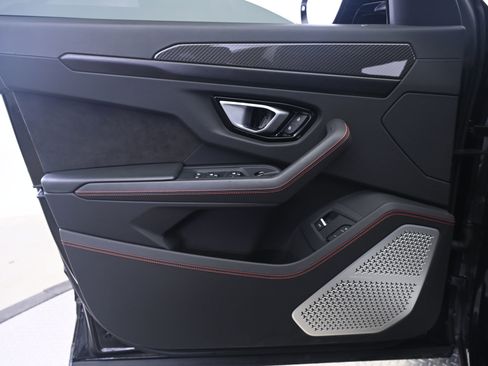 Used 2022 Lamborghini Urus image 26