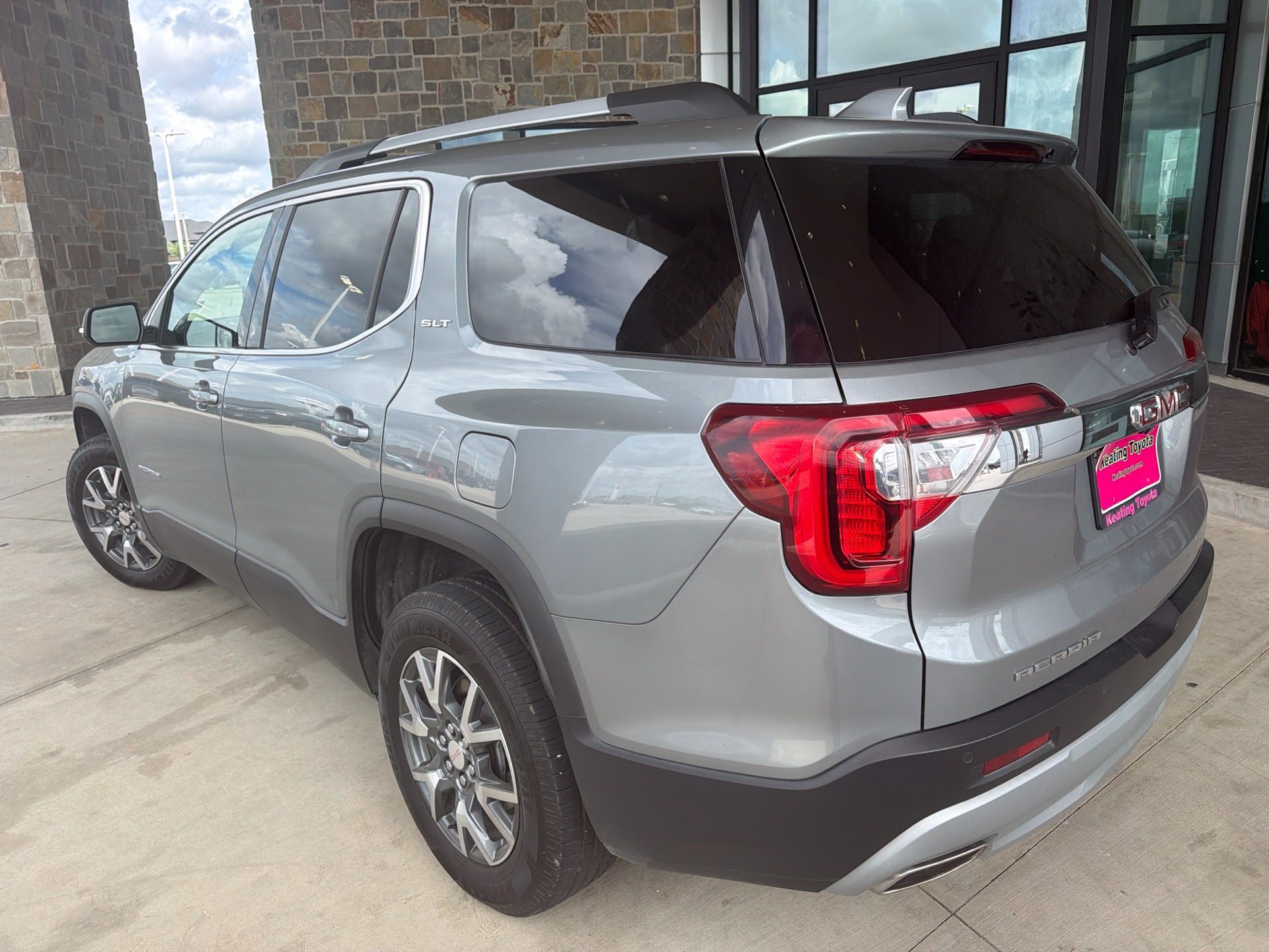 Used 2023 GMC Acadia SLT FWD image 11