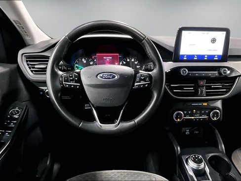 Used 2022 Ford Escape SE w/ Cold Weather Package image 9