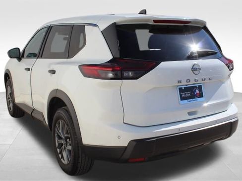 Used 2024 Nissan Rogue S image 6