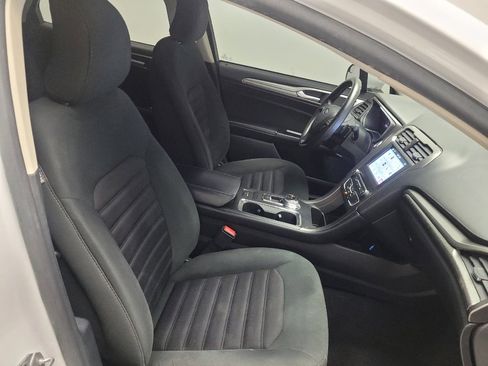Used 2017 Ford Fusion SE w/ Fusion SE Technology Package image 21