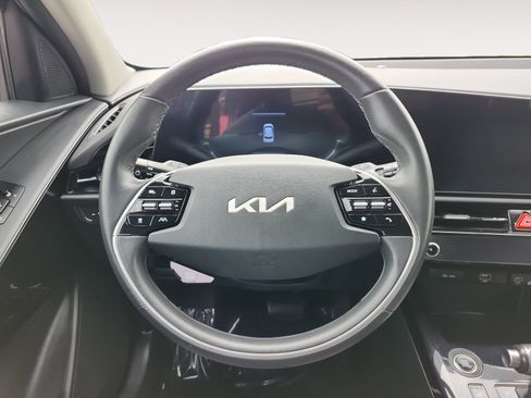 Used 2023 Kia Niro EX FWD image 13