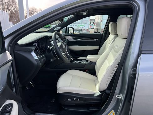 New 2026 Cadillac XT5 Sportv w/ LPO, Floor Liner Package image 17