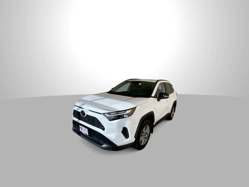 Certified 2022 Toyota RAV4 XLE w/ Convenience Package AWD/4WD image 4