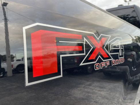 Used 2020 Ford F350 Platinum w/ FX4 Off-Road Package image 38