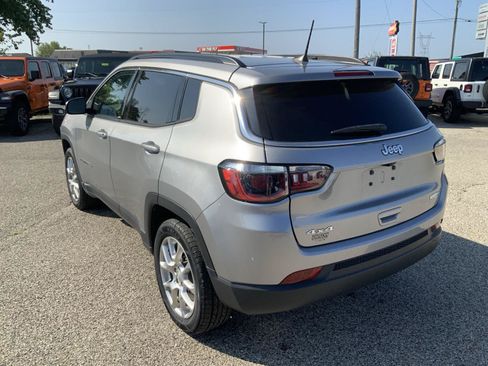 Used 2023 Jeep Compass Latitude AWD/4WD image 9