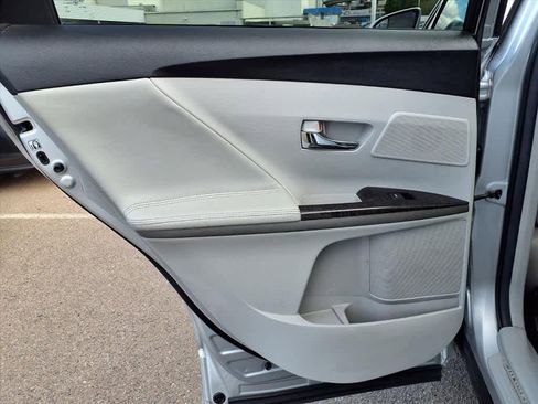 Used 2013 Toyota Venza Limited image 9