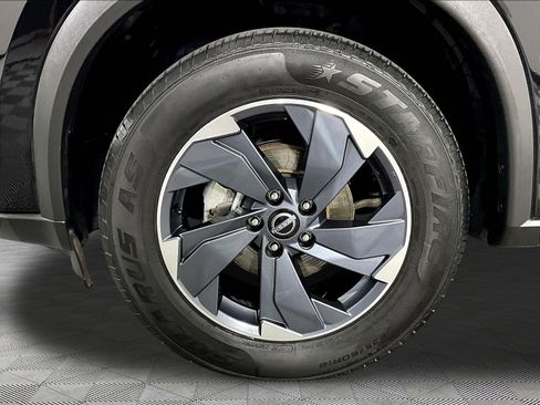 Certified 2025 Nissan Rogue SV FWD image 32