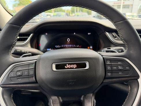 Certified 2023 Jeep Grand Cherokee Limited AWD/4WD image 27