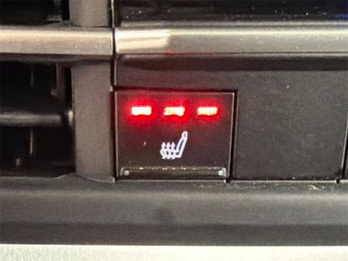 Used 2025 Toyota Sienna XLE image 30