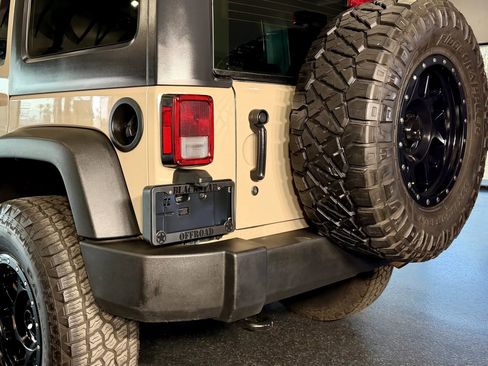 Used 2016 Jeep Wrangler Unlimited Sport w/ Connectivity Group image 9