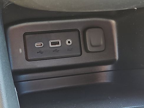 Used 2023 Chevrolet Equinox LT image 23